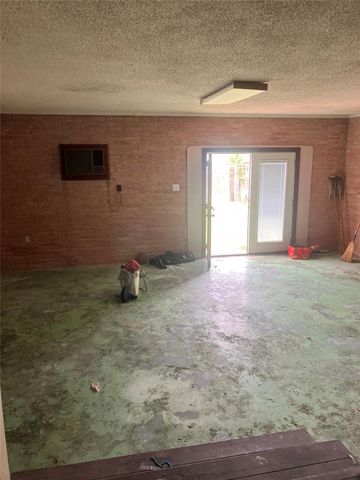 1020 40th Street Street, Galveston, TX 77550