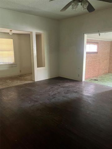 1020 40th Street Street, Galveston, TX 77550