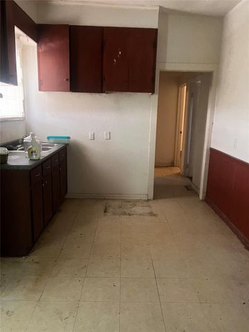 1020 40th Street Street, Galveston, TX 77550