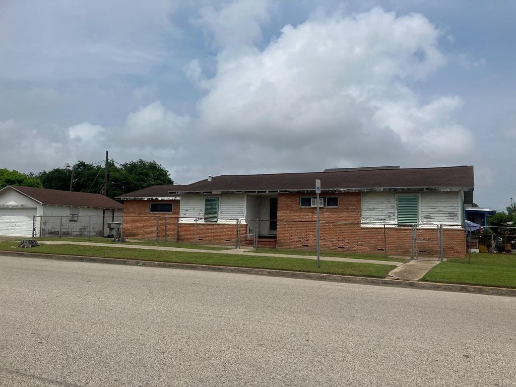 1020 40th Street Street, Galveston, TX 77550