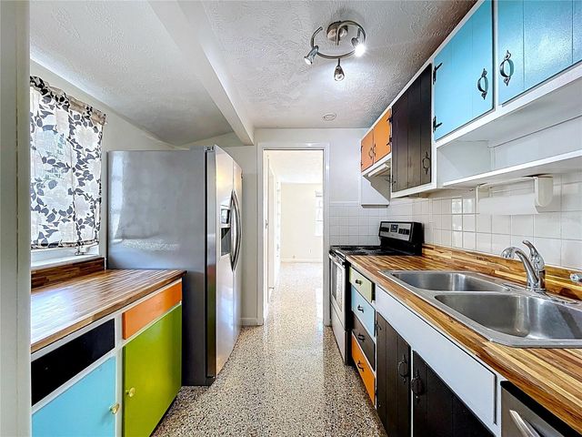 1415 E IDLEWILD AVENUE, Tampa, FL 33604