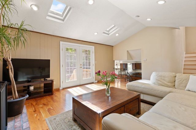 14 Fox Hollow Ln, Sharon, MA 02067