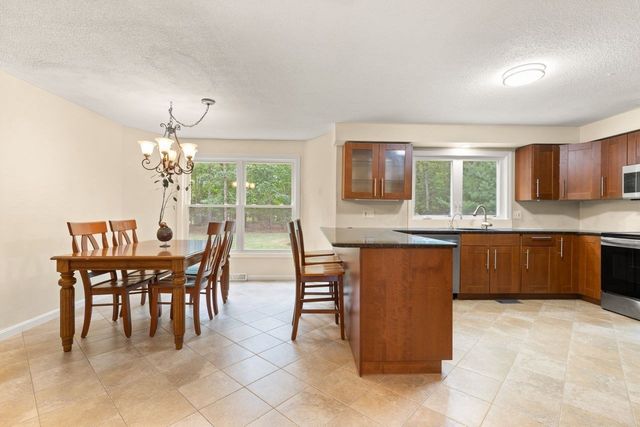 14 Fox Hollow Ln, Sharon, MA 02067