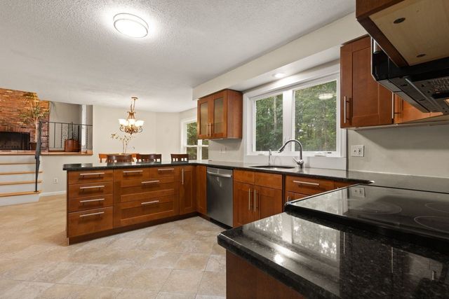 14 Fox Hollow Ln, Sharon, MA 02067