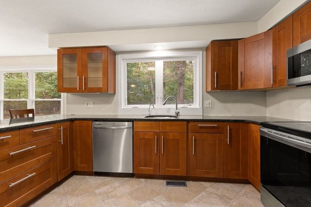14 Fox Hollow Ln, Sharon, MA 02067