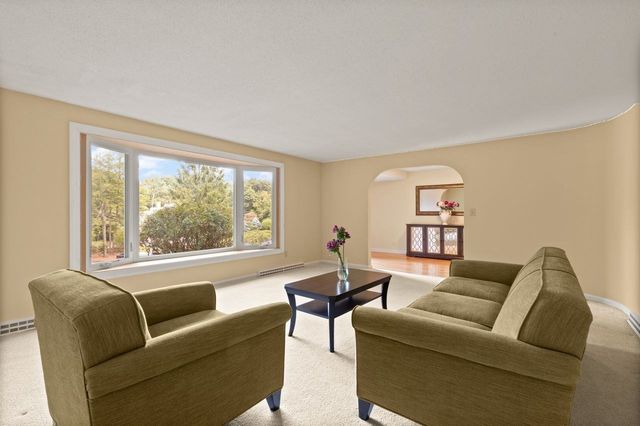 14 Fox Hollow Ln, Sharon, MA 02067