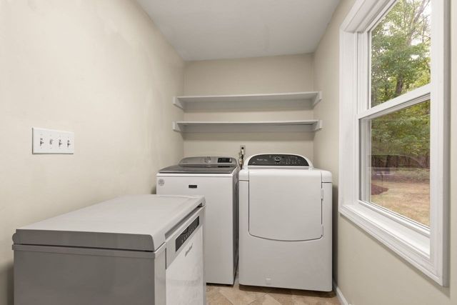 14 Fox Hollow Ln, Sharon, MA 02067