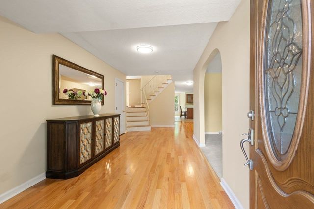 14 Fox Hollow Ln, Sharon, MA 02067