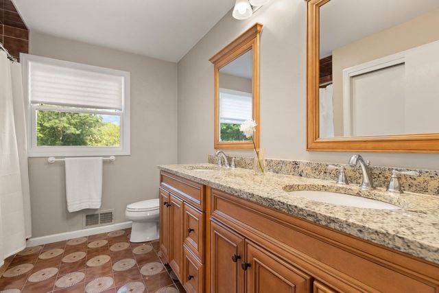14 Fox Hollow Ln, Sharon, MA 02067