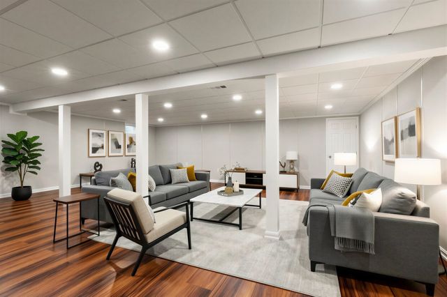 14 Fox Hollow Ln, Sharon, MA 02067