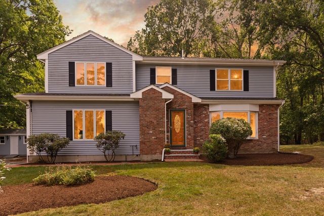 14 Fox Hollow Ln, Sharon, MA 02067