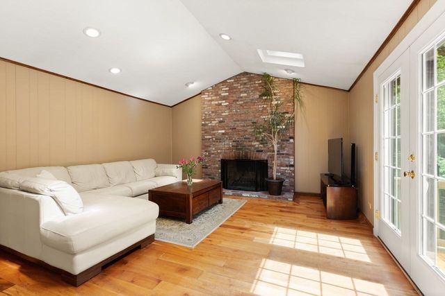 14 Fox Hollow Ln, Sharon, MA 02067