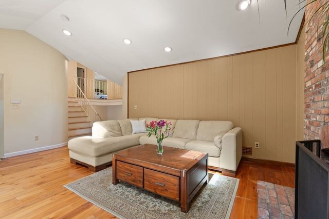14 Fox Hollow Ln, Sharon, MA 02067