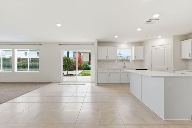 3317 N Clay Street, Visalia, CA 93291