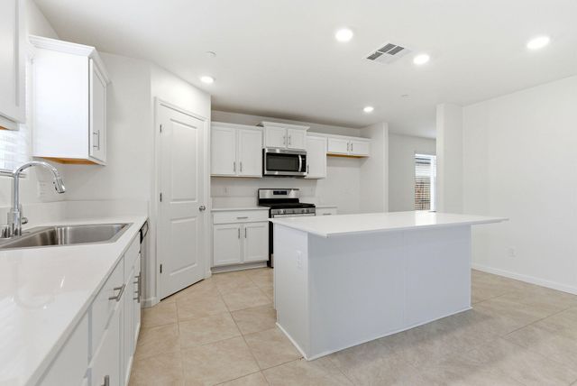 3317 N Clay Street, Visalia, CA 93291