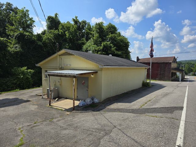 201 Bass Ave, Cumberland City, TN 37050