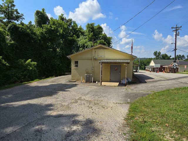 201 Bass Ave, Cumberland City, TN 37050