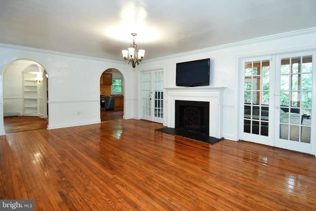 301 LOUREIRO LN, Oxon Hill, MD 20745