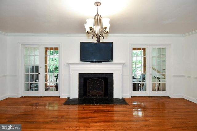 301 LOUREIRO LN, Oxon Hill, MD 20745