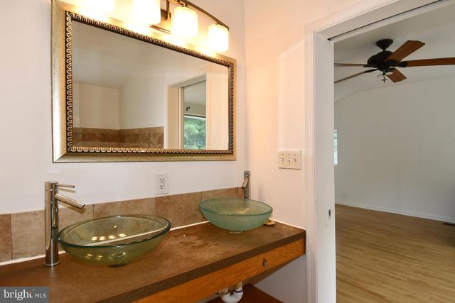 301 LOUREIRO LN, Oxon Hill, MD 20745
