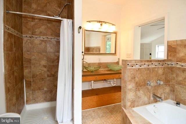 301 LOUREIRO LN, Oxon Hill, MD 20745