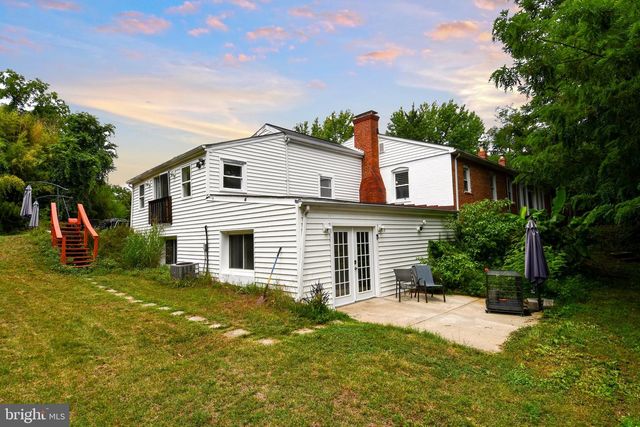 301 LOUREIRO LN, Oxon Hill, MD 20745