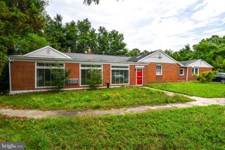301 LOUREIRO LN, Oxon Hill, MD 20745