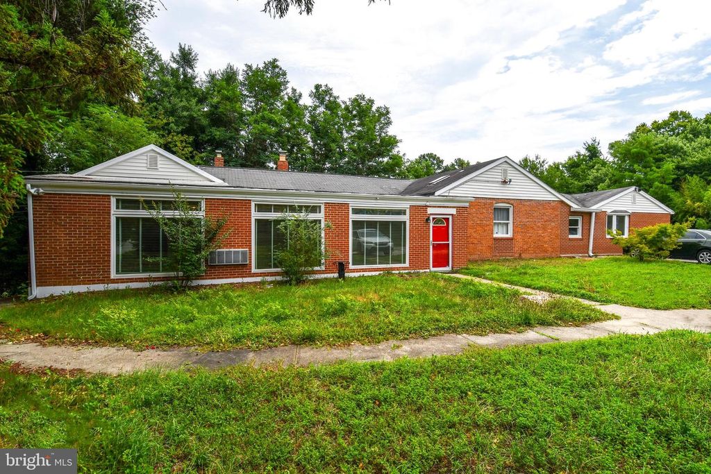 301 LOUREIRO LN, Oxon Hill, MD 20745