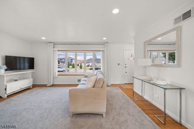 99 Normandy Rd, Clifton City, NJ 07013