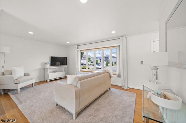 99 Normandy Rd, Clifton City, NJ 07013