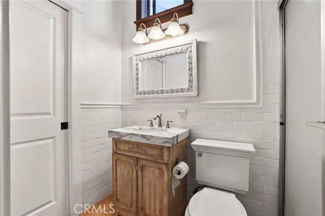 250 Santo Tomas, Costa Mesa, CA 92627