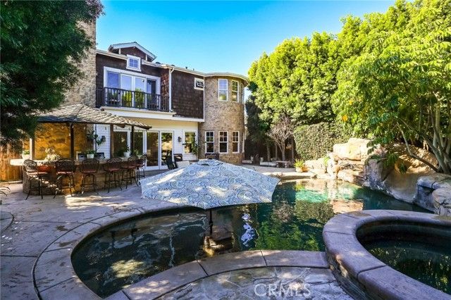 250 Santo Tomas, Costa Mesa, CA 92627