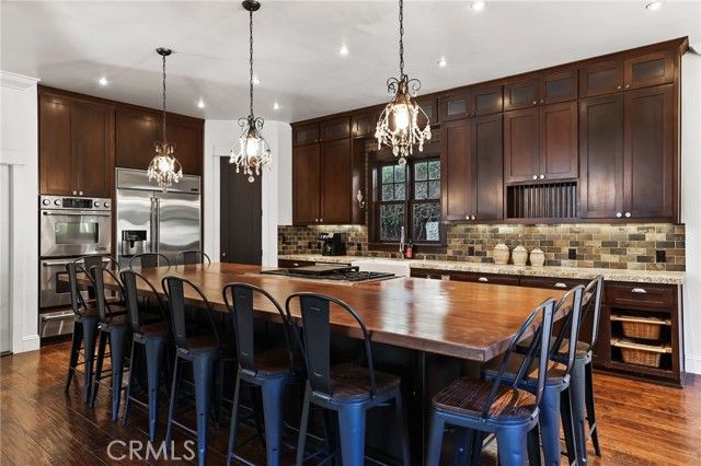 250 Santo Tomas, Costa Mesa, CA 92627