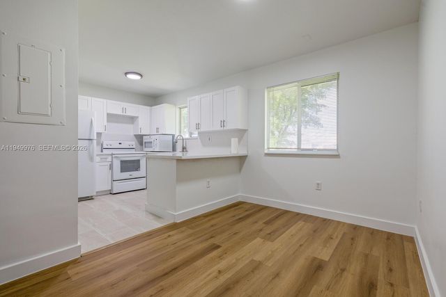 990 NE 33rd Ter 201, Homestead, FL 33033