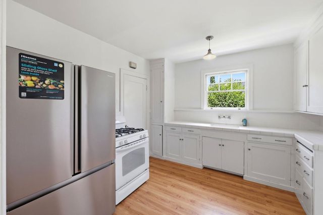 2460 Poppy Drive, Burlingame, CA 94010