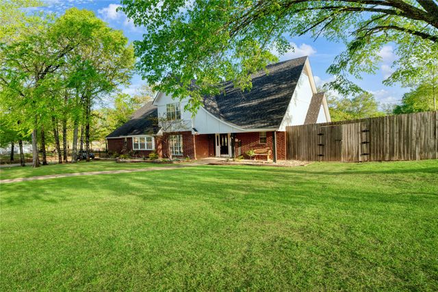 3925 Lakeshore Drive, Reno, TX 75462
