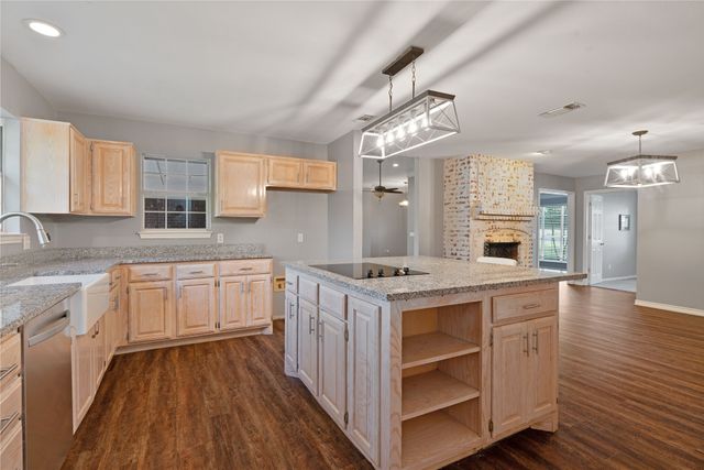 3925 Lakeshore Drive, Reno, TX 75462