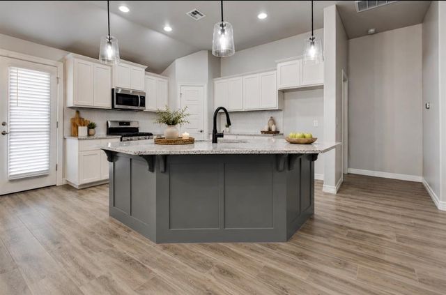 9113 Anaum Lane, Yukon, OK 73099