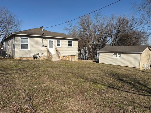 1042 W Third Street, West Plains, MO 65775
