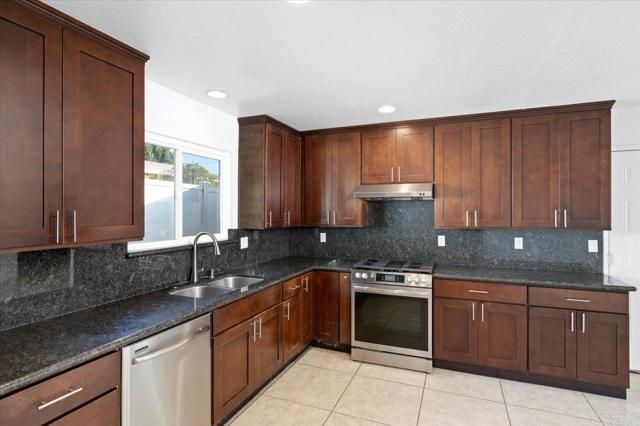 19065 Envoy Ave, Corona, CA 92881