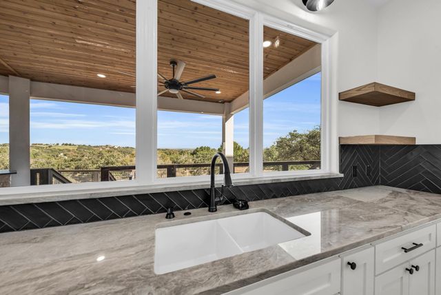 101 Silver Way W, Horseshoe Bay, TX 78657