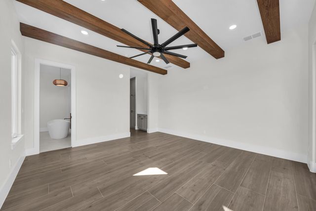 101 Silver Way W, Horseshoe Bay, TX 78657