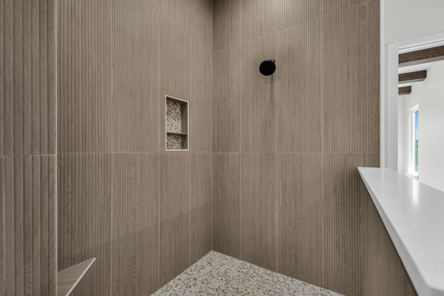 101 Silver Way W, Horseshoe Bay, TX 78657