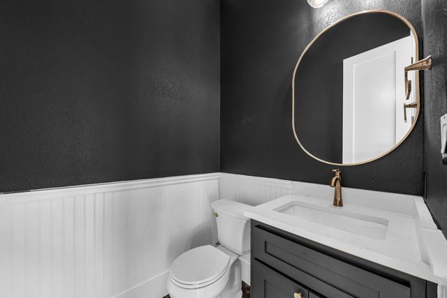 101 Silver Way W, Horseshoe Bay, TX 78657