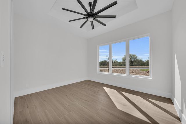 101 Silver Way W, Horseshoe Bay, TX 78657