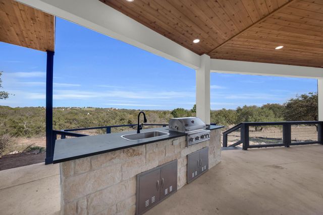 101 Silver Way W, Horseshoe Bay, TX 78657