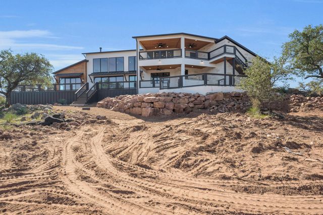 101 Silver Way W, Horseshoe Bay, TX 78657