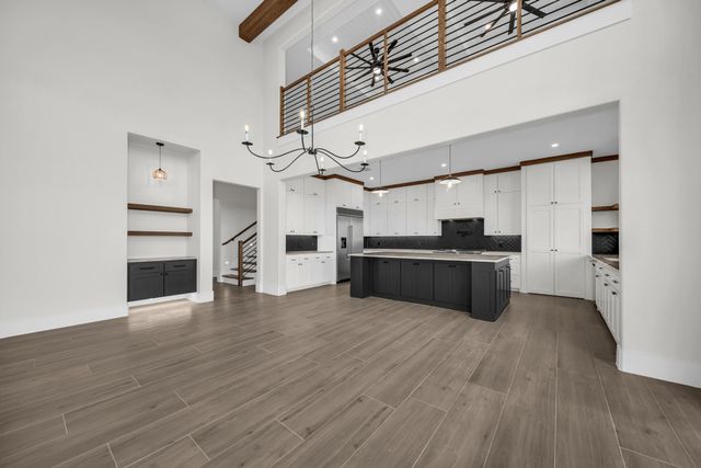 101 Silver Way W, Horseshoe Bay, TX 78657