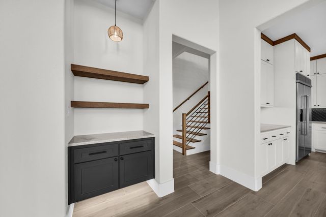 101 Silver Way W, Horseshoe Bay, TX 78657