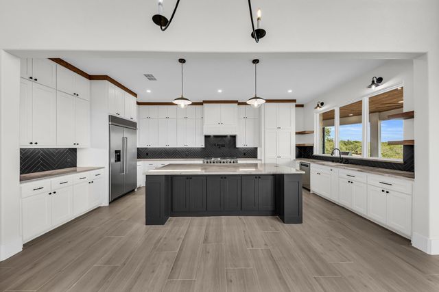 101 Silver Way W, Horseshoe Bay, TX 78657